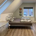 1 Bedroom Beautiful In Apartment *