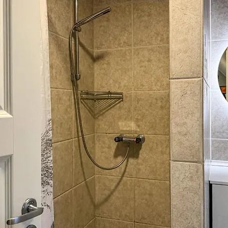 1 Bedroom Beautiful In *